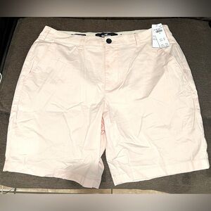NWT Mens Flex Hollister Shorts Flat front, 7 in length 36 inch waist. Never worn
